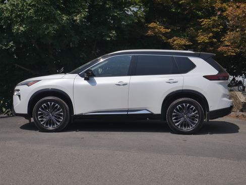 Certified 2024 Nissan Rogue Platinum w/ Platinum Premium Package AWD/4WD image 16