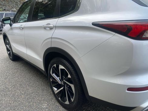 Used 2024 Mitsubishi Outlander AWD image 38