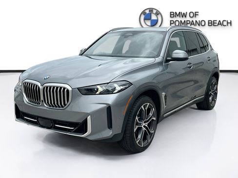 Used 2024 BMW X5 sDrive40i w/ Parking Assistance Package image 3