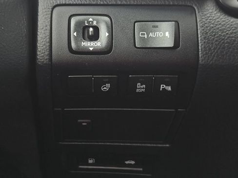 Used 2015 Lexus LS 460 AWD w/ Comfort Package image 26