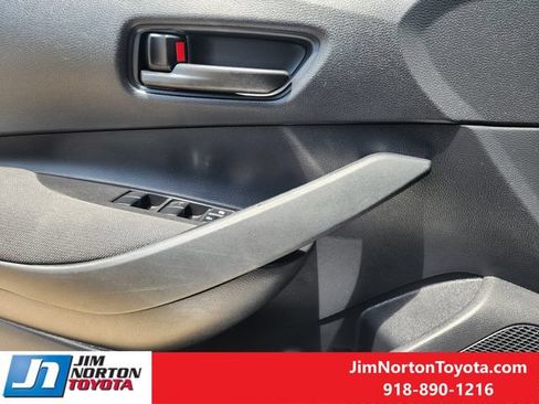 Used 2025 Toyota Corolla LE FWD image 23