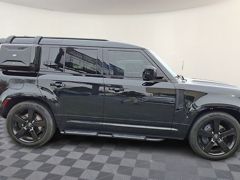 Certified 2025 Land Rover Defender 110 X-Dynamic SE image 9