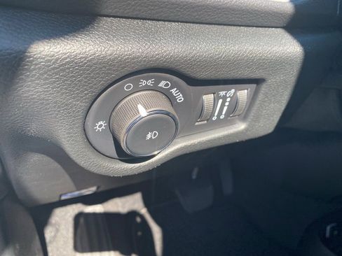 New 2026 Chrysler Pacifica Select image 15