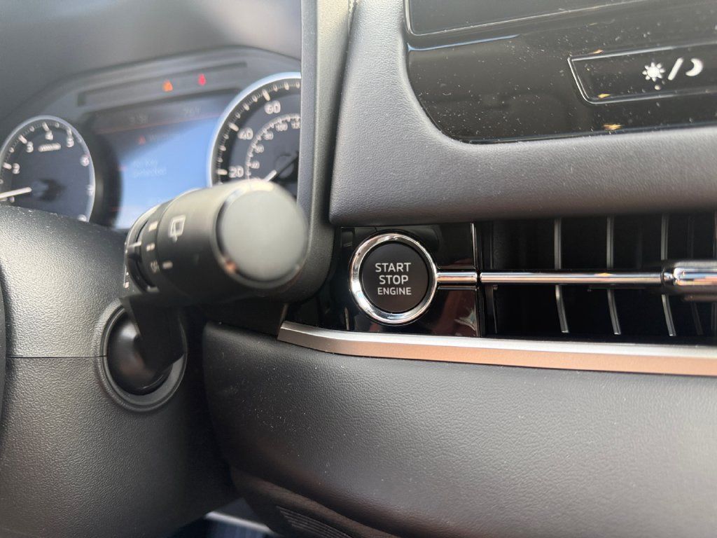 Used 2026 Mitsubishi Outlander AWD image 29