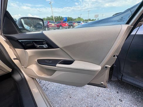 Used 2017 Honda Accord LX image 21