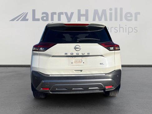 Used 2023 Nissan Rogue SL w/ SL Premium Package image 4