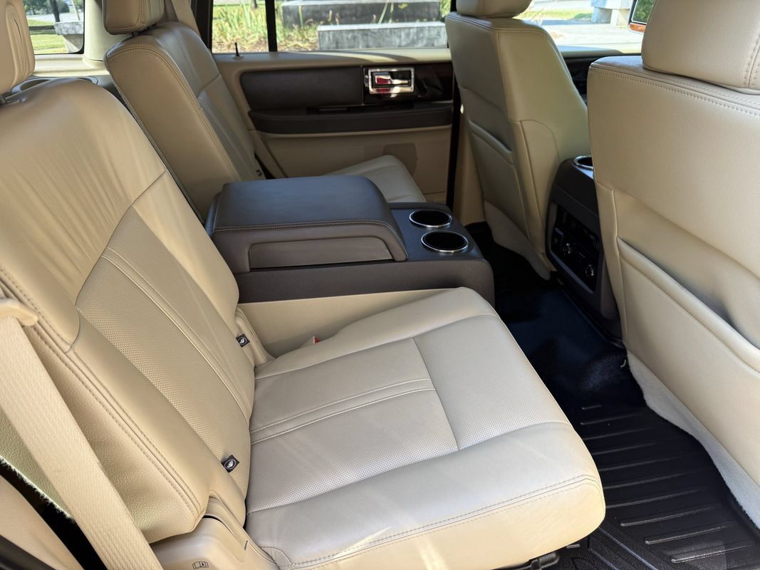 Used 2015 Lincoln Navigator 4WD w/ Equipment Group 101A Reserve image 45