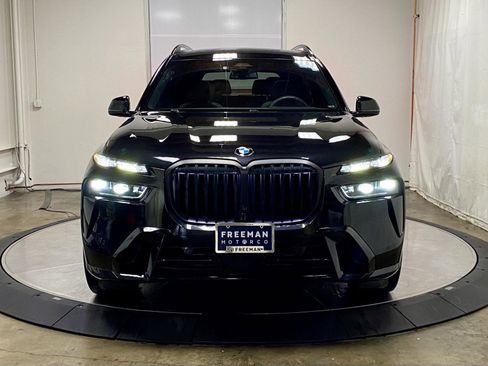 Used 2024 BMW X7 xDrive40i w/ M Sport Package AWD/4WD image 3
