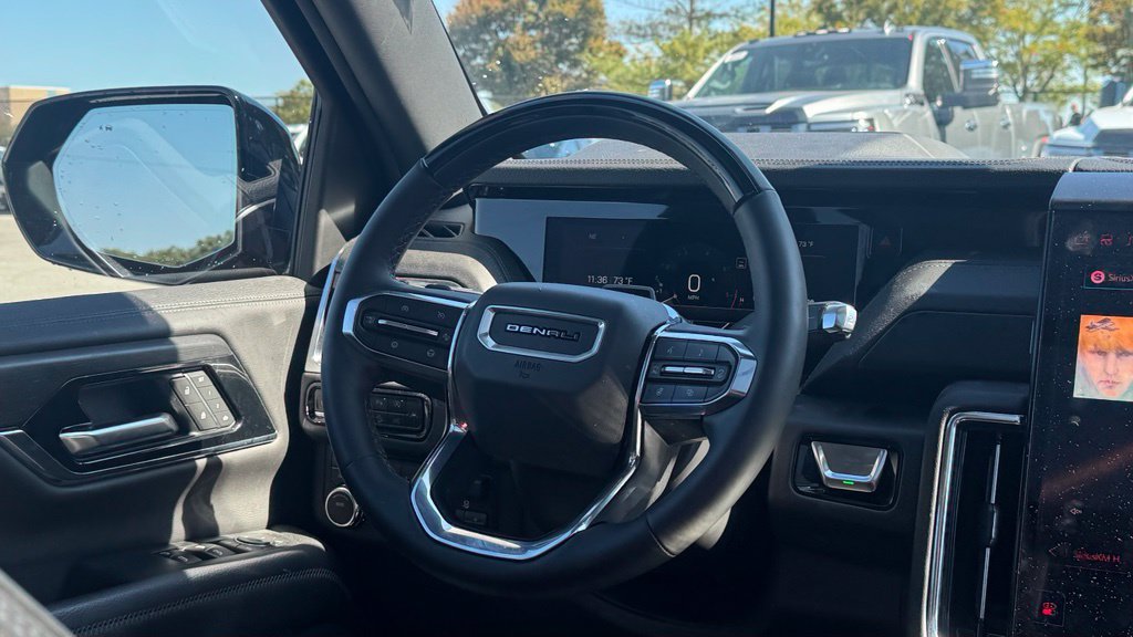 Used 2025 GMC Yukon XL Denali w/ Denali Reserve Package AWD/4WD image 18