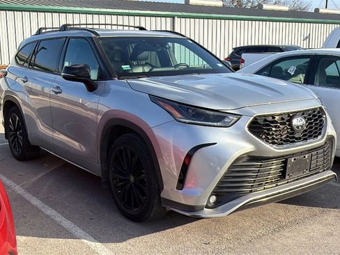Certified 2024 Toyota Highlander XSE image 3