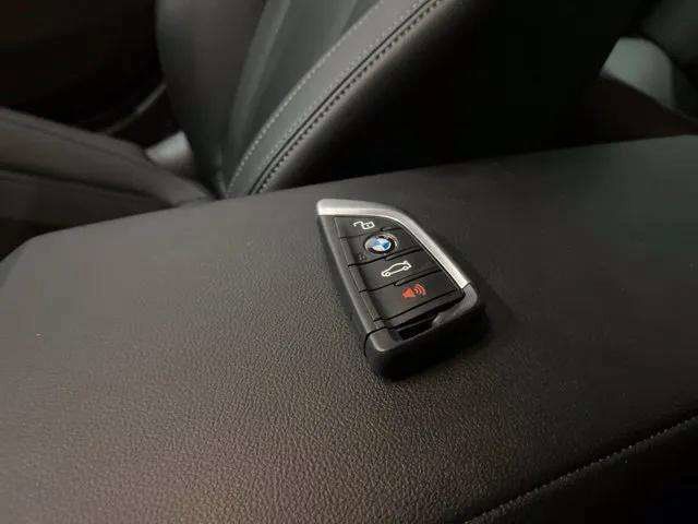 Used 2026 BMW 330i xDrive Sedan AWD/4WD image 9