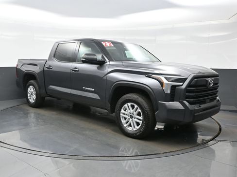 Used 2022 Toyota Tundra SR5 w/ SR5 Premium Package AWD/4WD image 8
