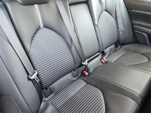 Used 2024 Toyota Camry SE image 27