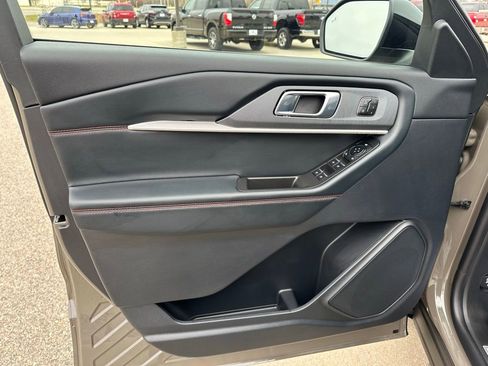 New 2026 Ford Explorer ST-Line w/ ST-Line Street Pack image 12