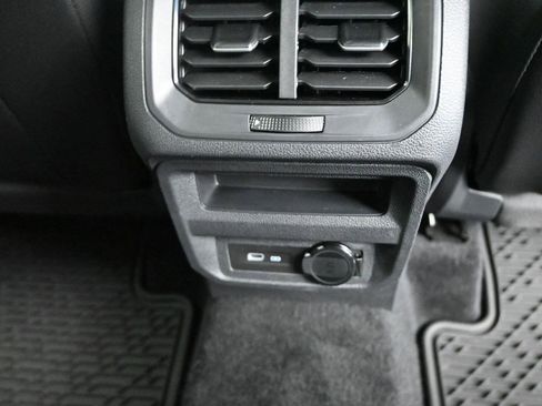 Used 2024 Volkswagen Tiguan SE R-Line image 18