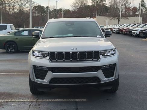 New 2026 Jeep Grand Cherokee L Limited w/ Luxury Tech Group II AWD/4WD image 8