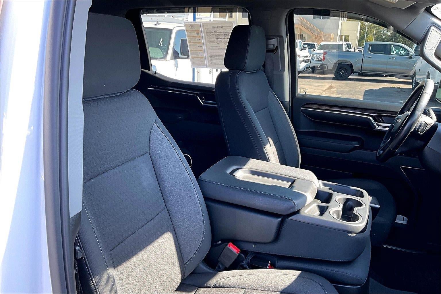 Used 2024 Chevrolet Silverado 1500 LT AWD/4WD image 7