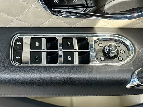 Used 2018 Bentley Bentayga AWD/4WD image 19