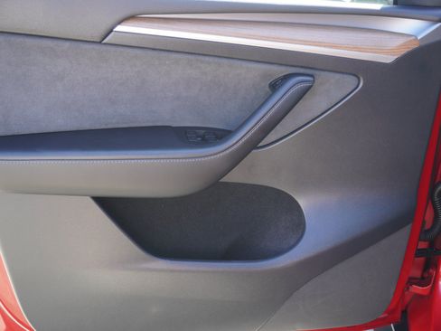 Used 2023 Tesla Model Y Long Range AWD/4WD image 19