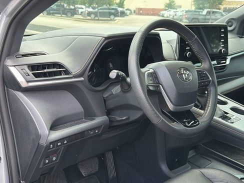 Used 2023 Toyota Sienna XLE Woodland Edition AWD/4WD image 10