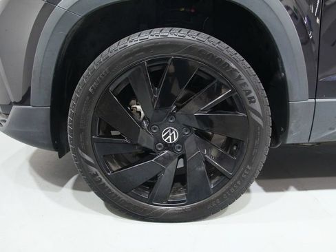Used 2024 Volkswagen Taos SEL AWD/4WD image 16