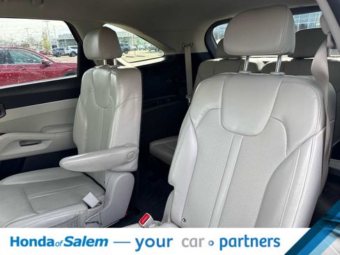 Used 2023 Kia Sorento EX image 13