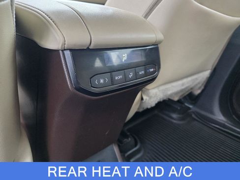 Used 2021 Toyota Highlander XLE image 15