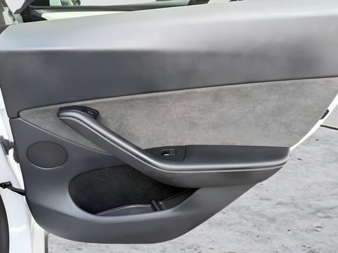 Used 2023 Tesla Model Y Long Range AWD/4WD image 28