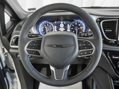 New 2026 Chrysler Pacifica Limited w/ Uconnect Theater Family Group image 28