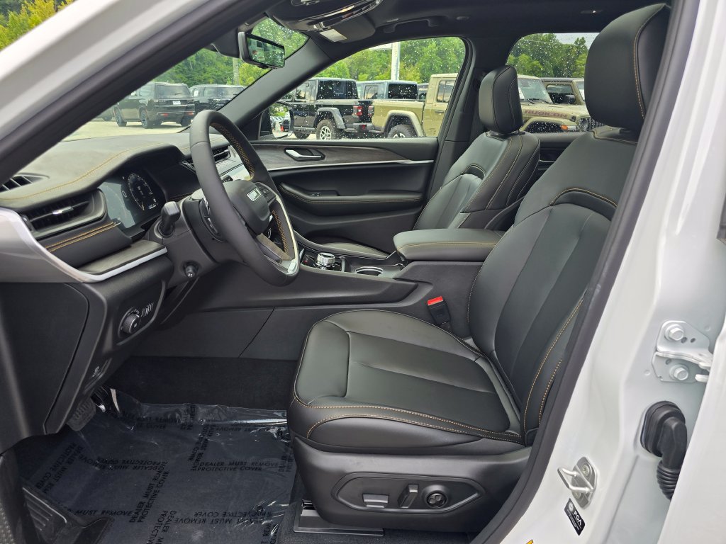 New 2026 Jeep Grand Cherokee L Limited AWD/4WD image 4