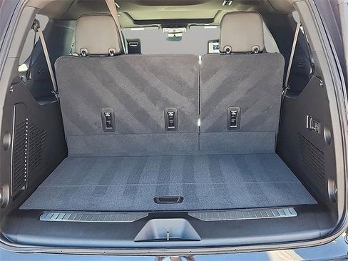 Used 2024 GMC Yukon XL Denali w/ Advanced Technology Package image 6