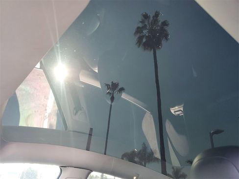 Used 2023 Tesla Model Y Performance image 28