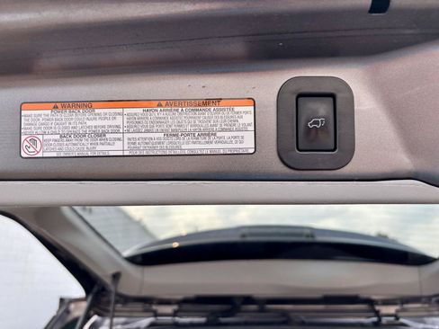 Used 2019 Toyota Sienna XLE Premium FWD image 17