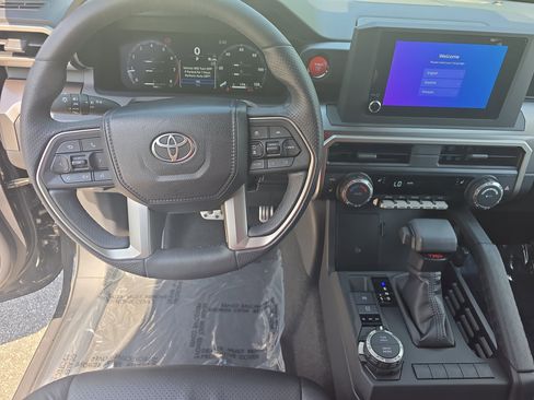 Used 2025 Toyota 4Runner TRD Sport AWD/4WD image 16