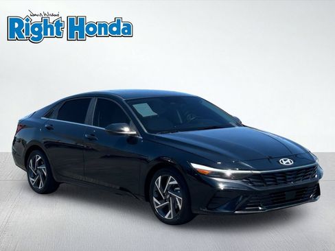 Used 2025 Hyundai Elantra Limited FWD image 8