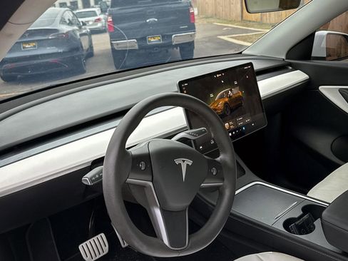 Used 2022 Tesla Model Y Performance image 27