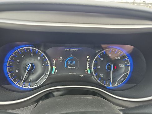 Used 2023 Chrysler Pacifica Touring-L FWD image 29