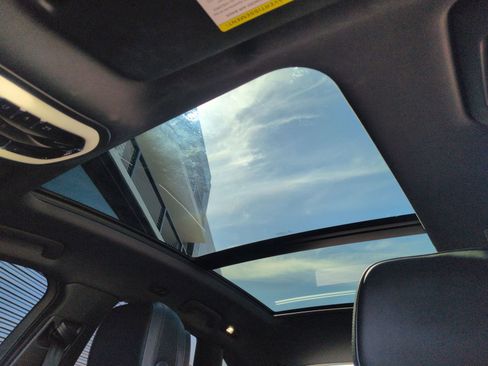 Certified 2022 Porsche Macan image 28