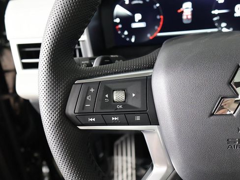 New 2025 Mitsubishi Outlander AWD image 45