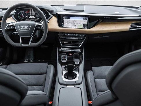 Used 2023 Audi e-tron GT Premium Plus image 21