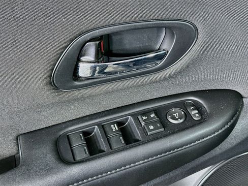 Used 2019 Honda HR-V LX image 15