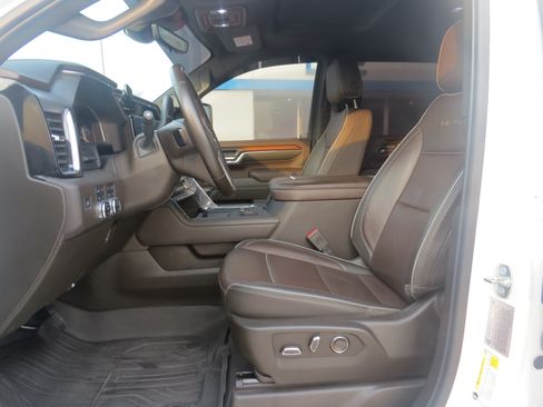 Used 2024 GMC Sierra 3500 Denali w/ Denali Reserve Package AWD/4WD image 17