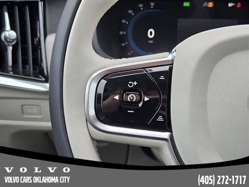 Used 2025 Volvo S90 B6 Plus image 24
