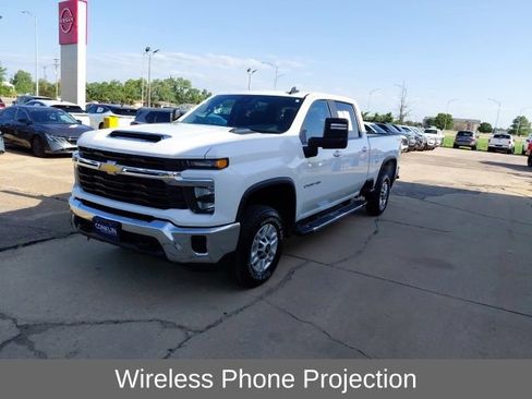 Used 2024 Chevrolet Silverado 2500 LT AWD/4WD image 8
