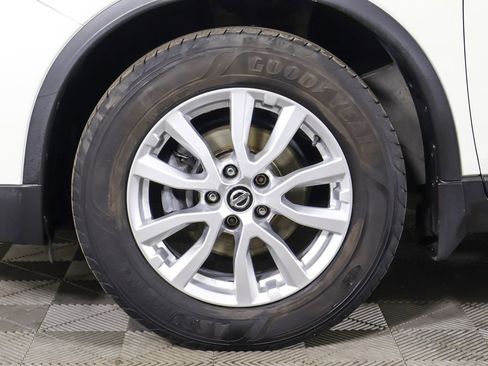 Used 2017 Nissan Rogue SV FWD image 18