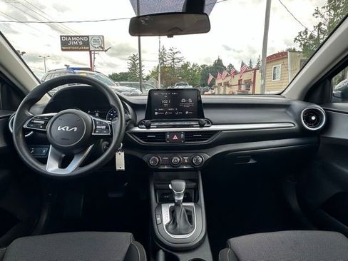 Used 2023 Kia Forte LXS w/ LXS Technology Package image 29