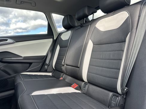 Certified 2025 Volkswagen Taos SEL w/ Black Wheel Plus Package image 31