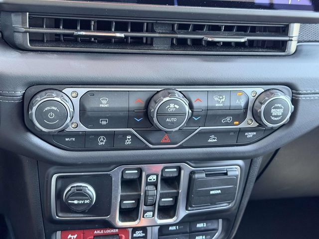 Used 2026 Jeep Gladiator Mojave AWD/4WD image 21