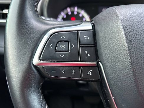 Used 2021 Toyota Highlander LE FWD image 21