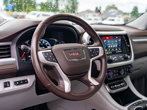Used 2021 GMC Acadia SLT w/ Technology Package FWD image 13